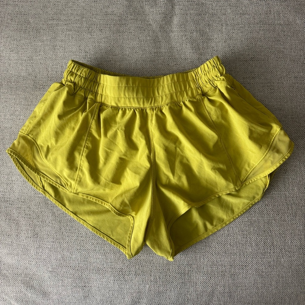 Lululemon Hotty Hot shorts 2.5’’